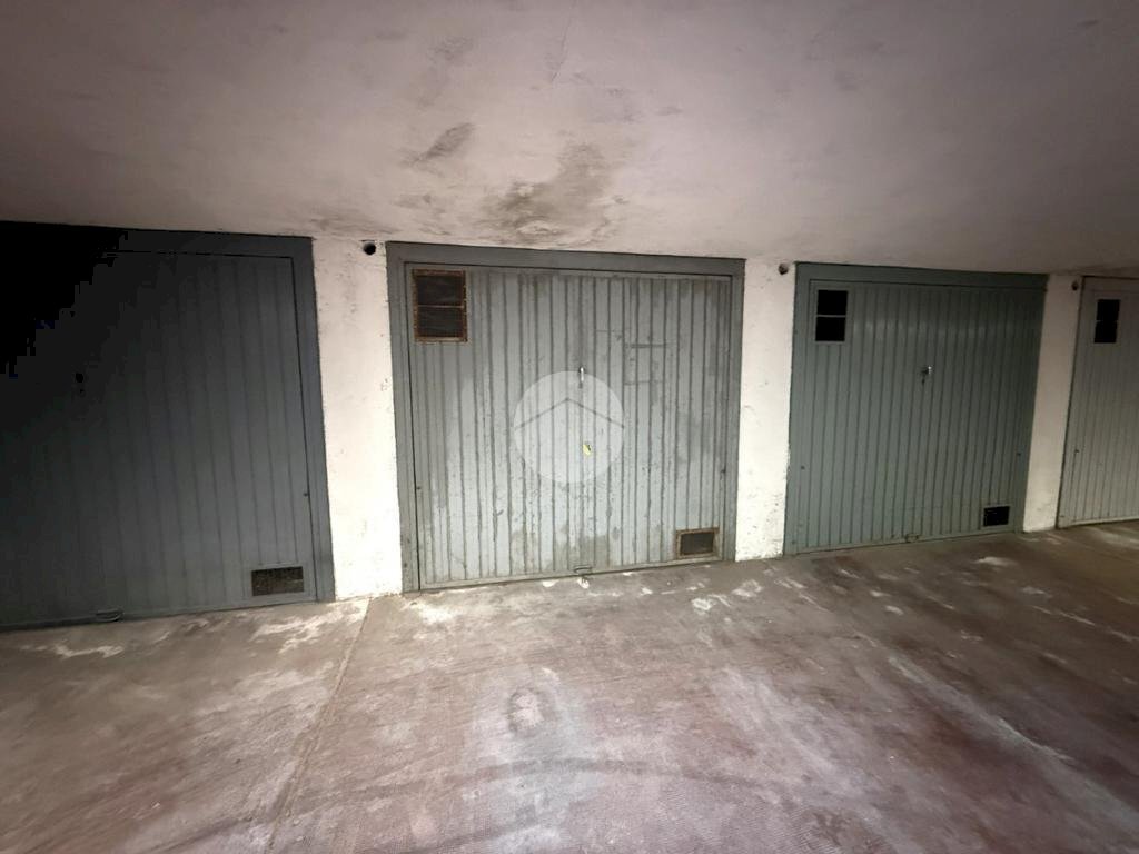 box auto in vendita ad Ivrea