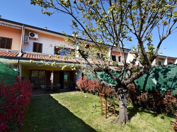 casa indipendente in vendita ad Ivrea