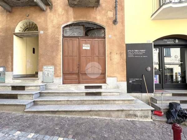 negozio in vendita ad Ivrea
