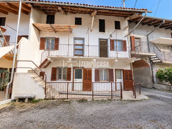 casa indipendente in vendita ad Ivrea in zona Bellavista