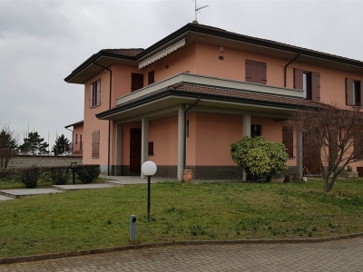 casa indipendente in vendita ad Albonese