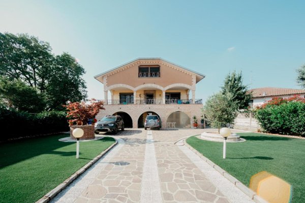 casa indipendente in vendita ad Albonese