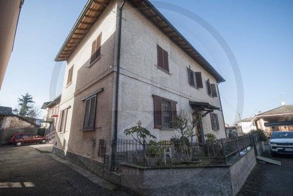 casa semindipendente in vendita ad Albuzzano in zona Barona