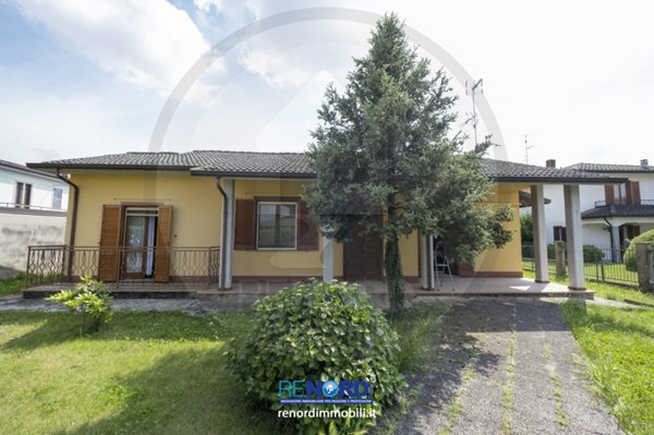 casa indipendente in vendita ad Albuzzano in zona Vigalfo