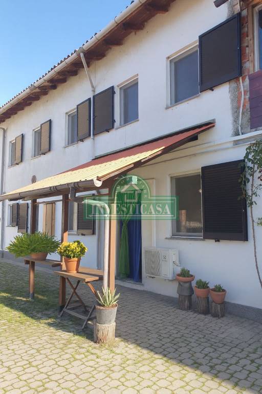 casa indipendente in vendita ad Albuzzano in zona Barona