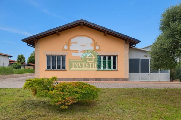 locale commerciale in vendita ad Albuzzano