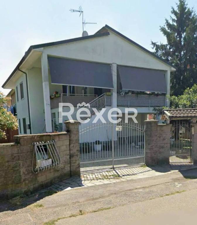casa indipendente in vendita ad Albuzzano in zona Vigalfo