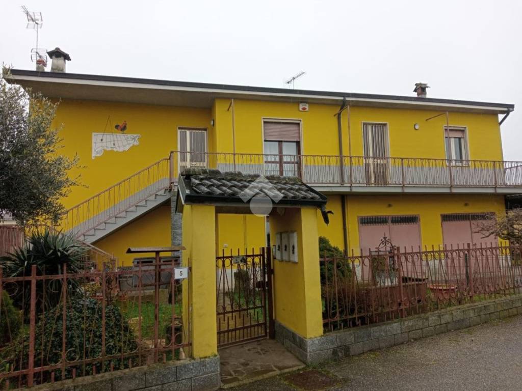 casa indipendente in vendita ad Albuzzano in zona Vigalfo