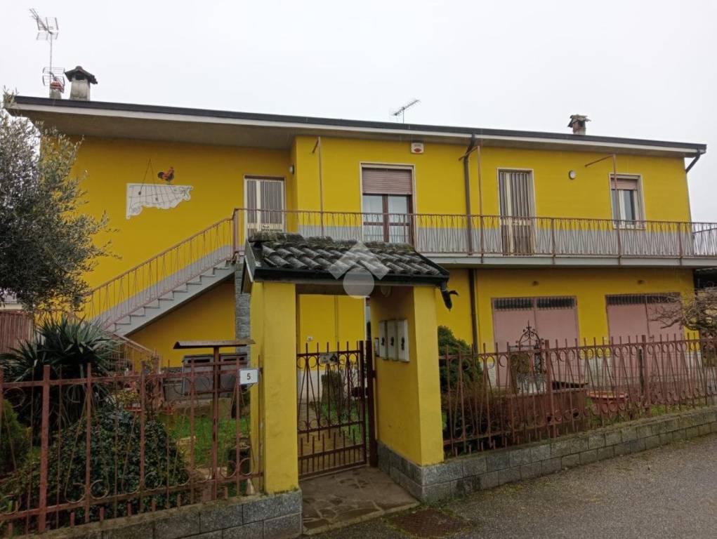 casa indipendente in vendita ad Albuzzano in zona Vigalfo