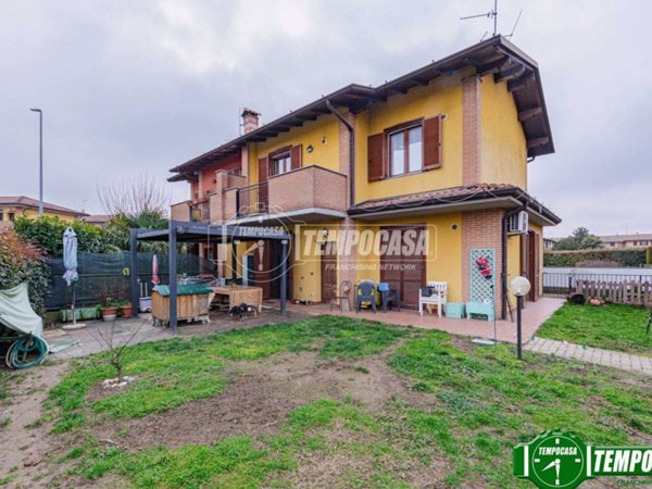 casa indipendente in vendita ad Albuzzano in zona Vigalfo