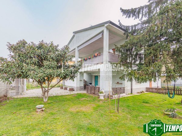 casa indipendente in vendita ad Albuzzano in zona Vigalfo