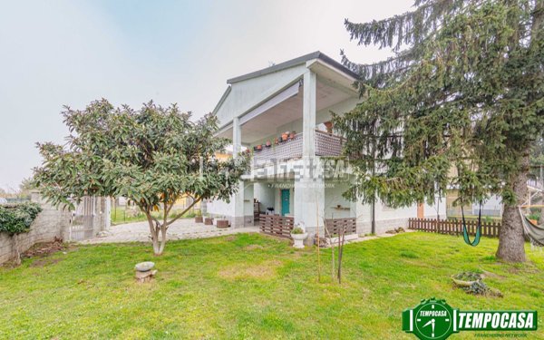 casa indipendente in vendita ad Albuzzano in zona Vigalfo