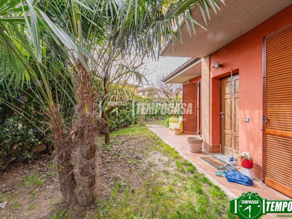 casa indipendente in vendita ad Albuzzano in zona Vigalfo