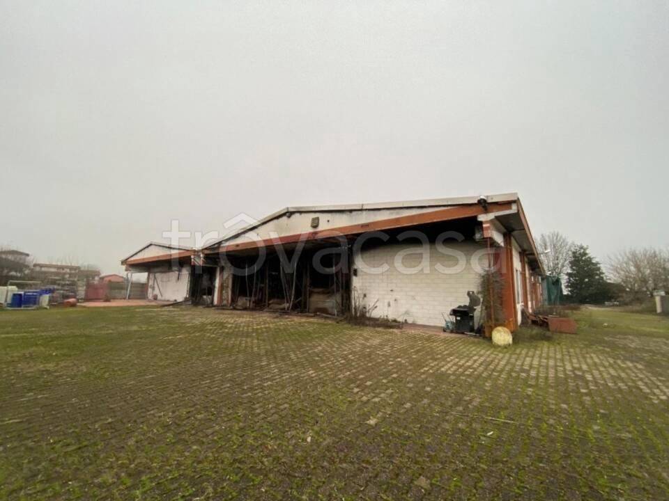 locale commerciale in vendita ad Albuzzano