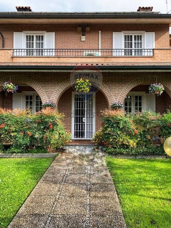 casa indipendente in vendita ad Albuzzano in zona Vigalfo