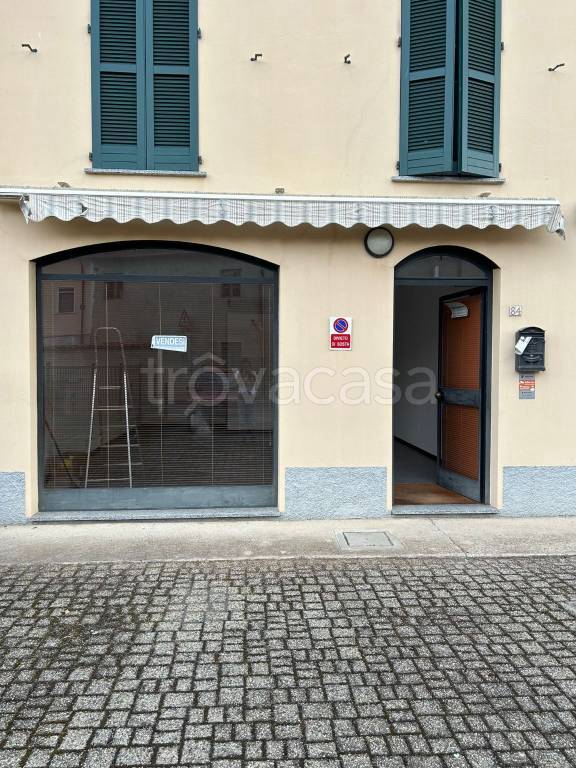 negozio in vendita ad Albuzzano in zona Vigalfo