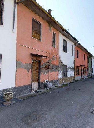 casa indipendente in vendita ad Albuzzano in zona Vigalfo