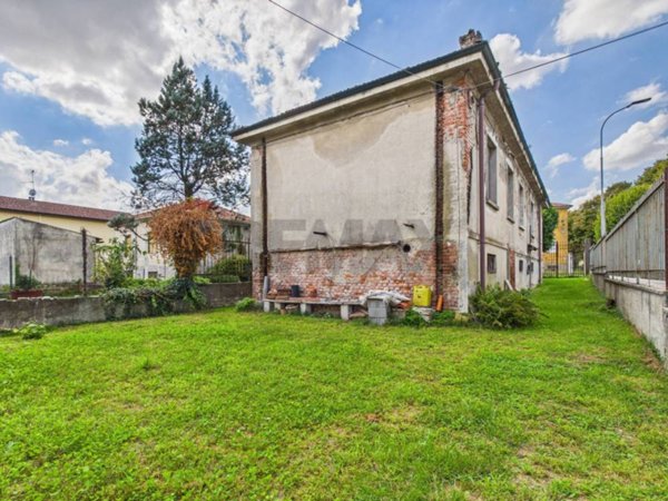 casa indipendente in vendita ad Albuzzano in zona Barona