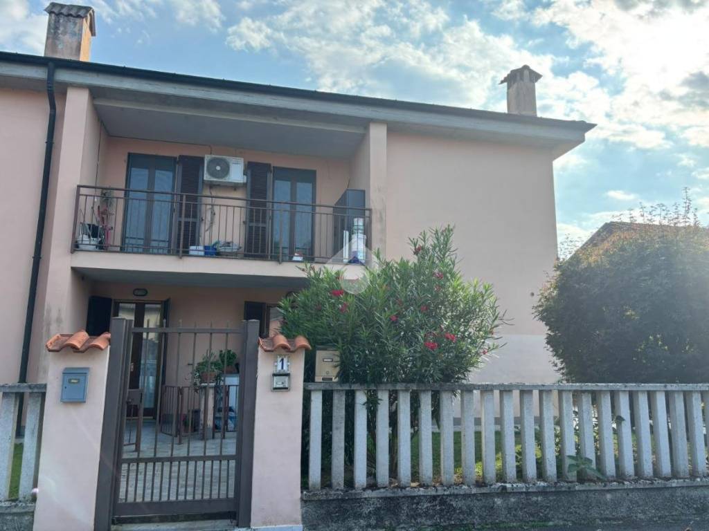 appartamento in vendita ad Albuzzano in zona Vigalfo