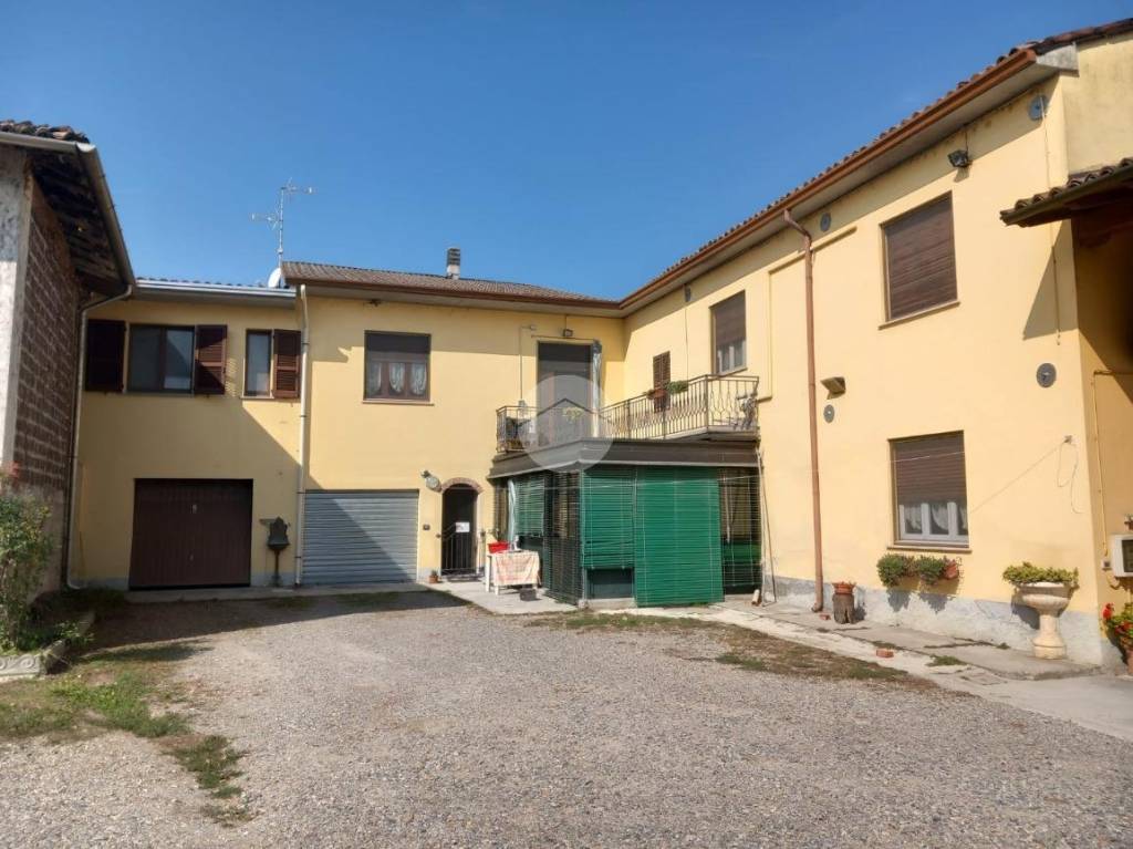 casa indipendente in vendita ad Arena Po in zona Zappellone
