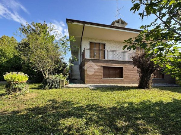 casa indipendente in vendita ad Arena Po in zona Ripaldina