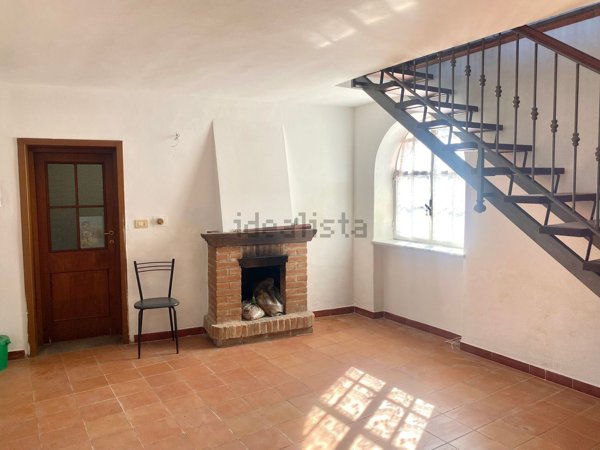 casa indipendente in vendita ad Arena Po in zona Piantà