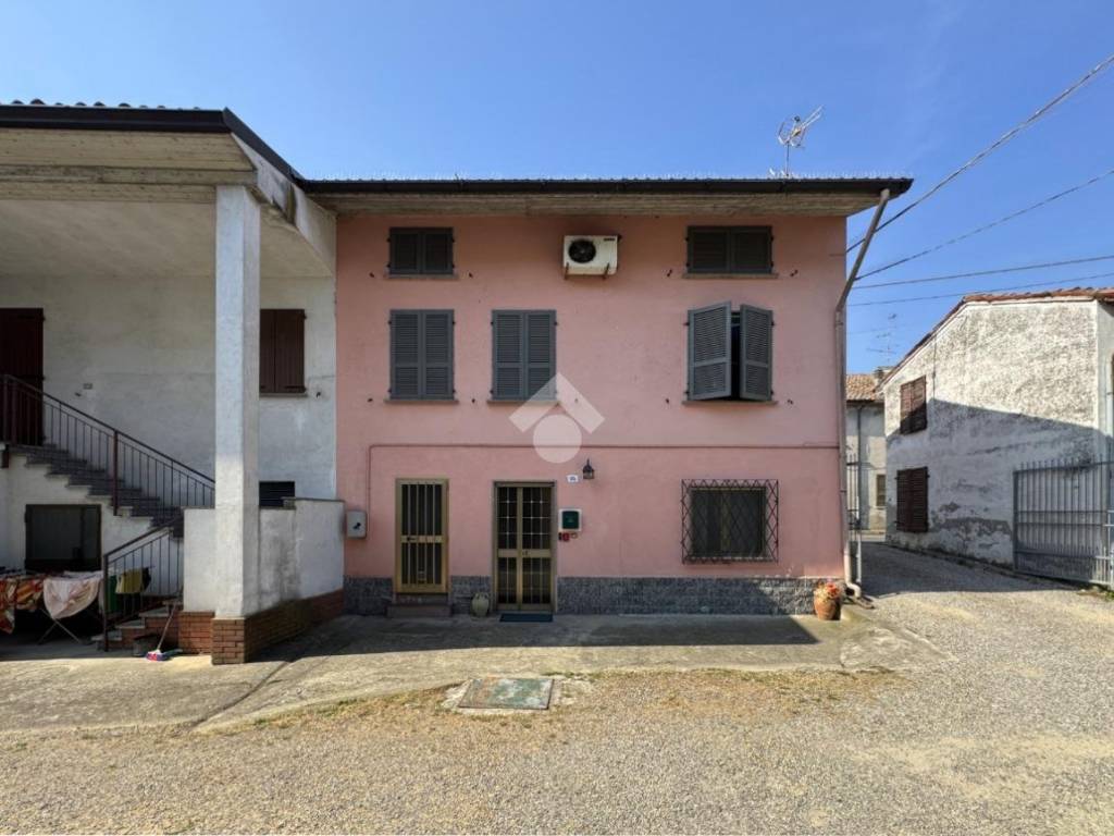 casa indipendente in vendita ad Arena Po in zona Ripaldina