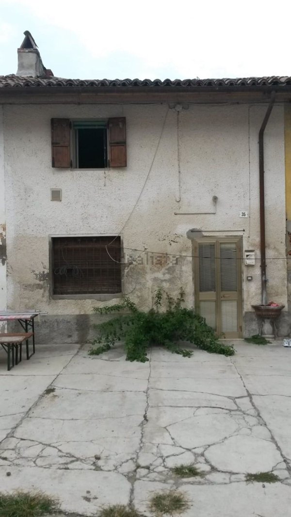 casa indipendente in vendita ad Arena Po in zona Fornace