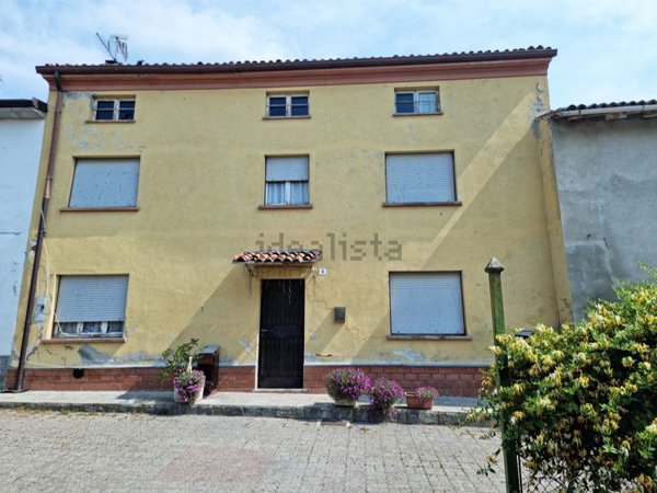 casa semindipendente in vendita ad Arena Po in zona Plessa
