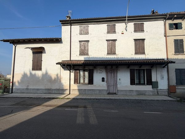 casa indipendente in vendita ad Arena Po in zona Ripaldina