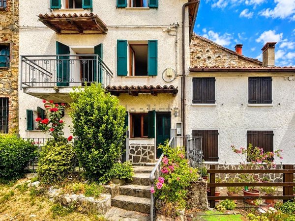 casa indipendente in vendita ad Arena Po in zona Ripaldina