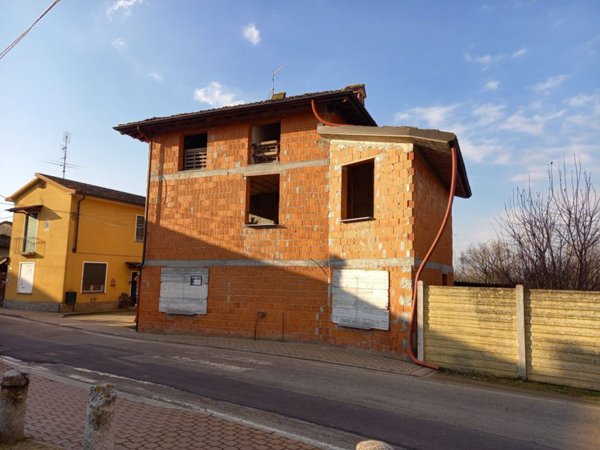 casa semindipendente in vendita a Badia Pavese