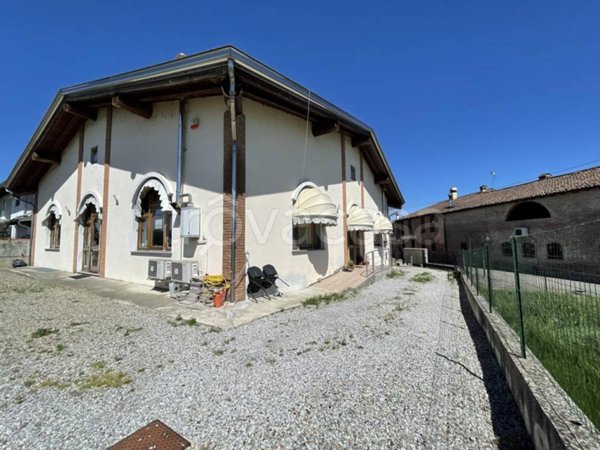 ufficio in vendita a Badia Pavese in zona Magrese