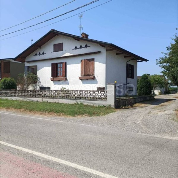 casa indipendente in vendita a Badia Pavese