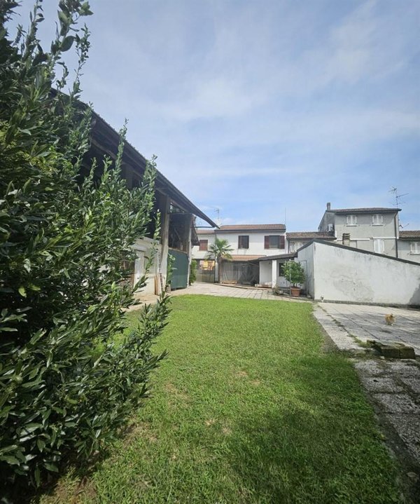 casa indipendente in vendita a Badia Pavese