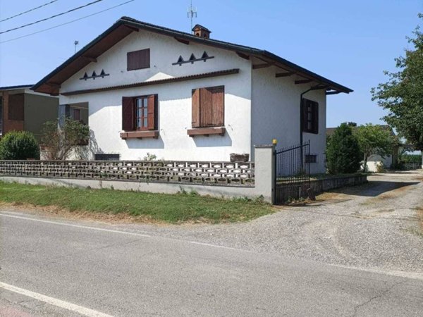 casa indipendente in vendita a Badia Pavese