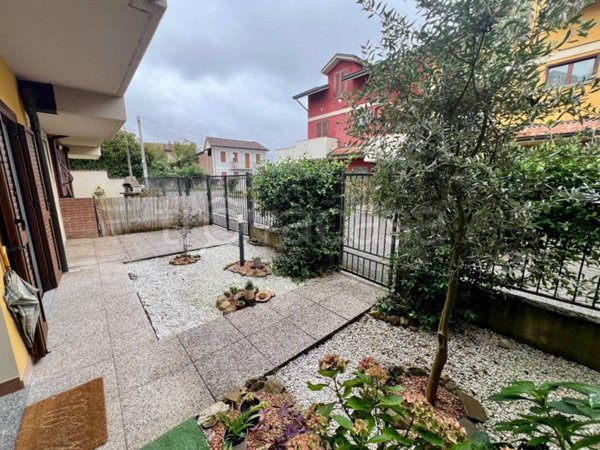 casa indipendente in vendita a Badia Pavese