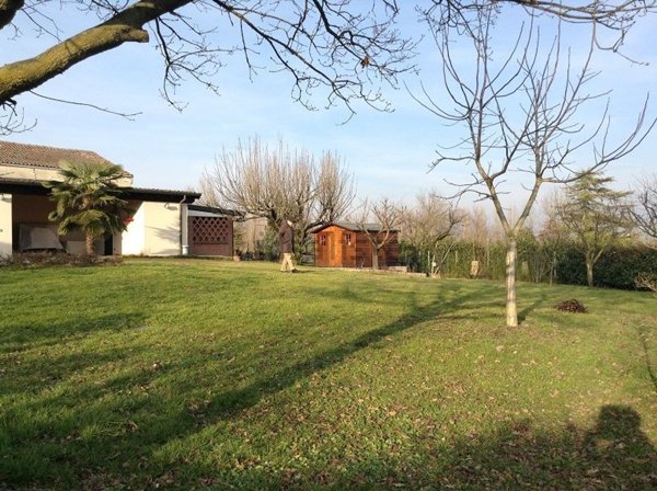 esavano in vendita a Badia Pavese