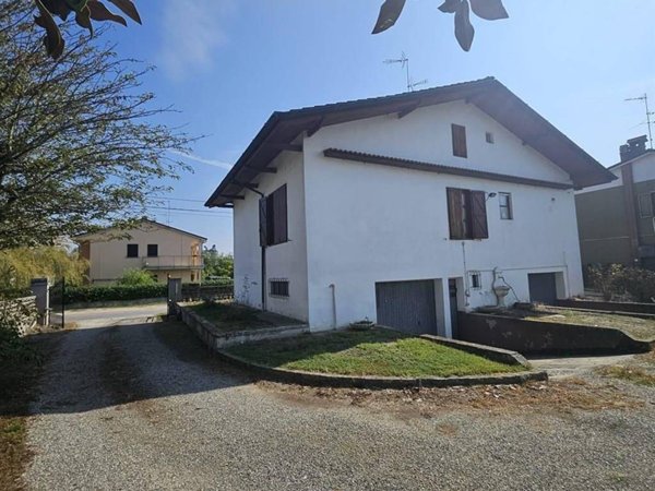 casa indipendente in vendita a Badia Pavese