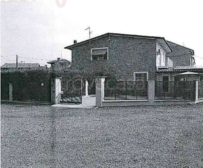 casa indipendente in vendita a Badia Pavese