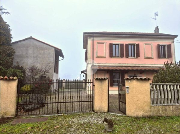 casa indipendente in vendita a Badia Pavese