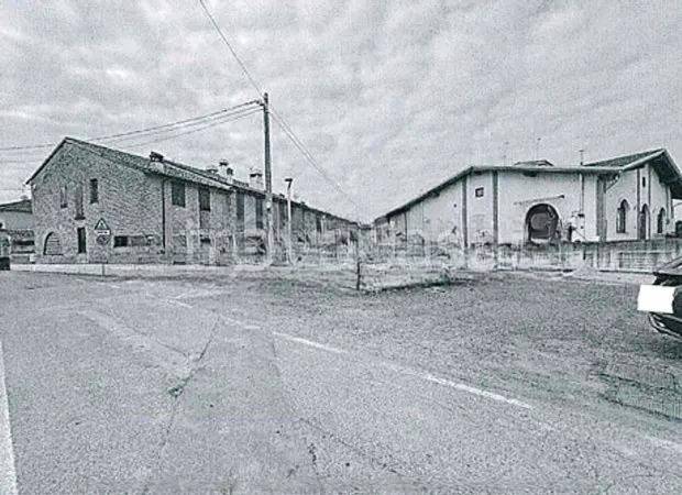 locale commerciale in vendita a Badia Pavese