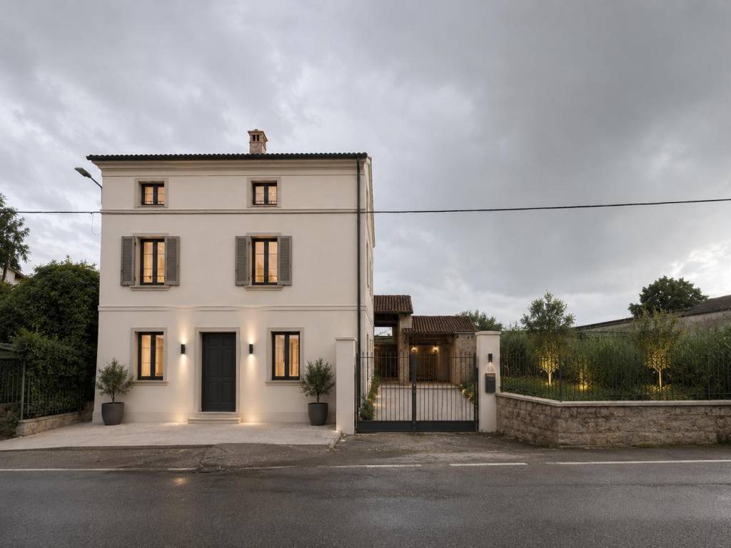 casa indipendente in vendita a Badia Pavese