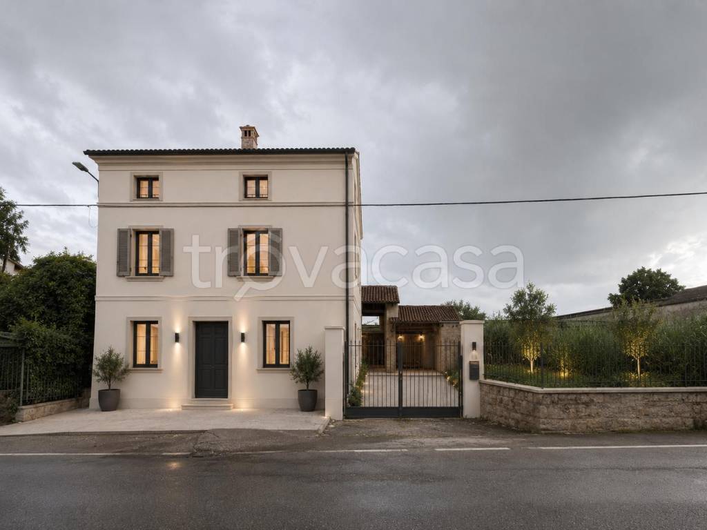 casa indipendente in vendita a Badia Pavese