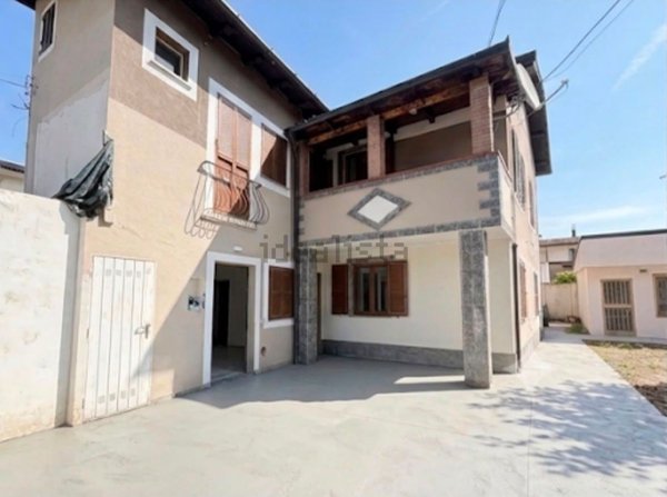casa indipendente in vendita a Badia Pavese
