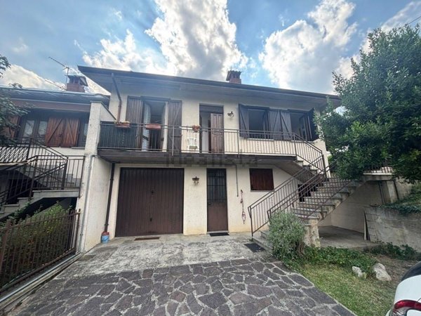 casa indipendente in vendita a Bagnaria in zona Livelli