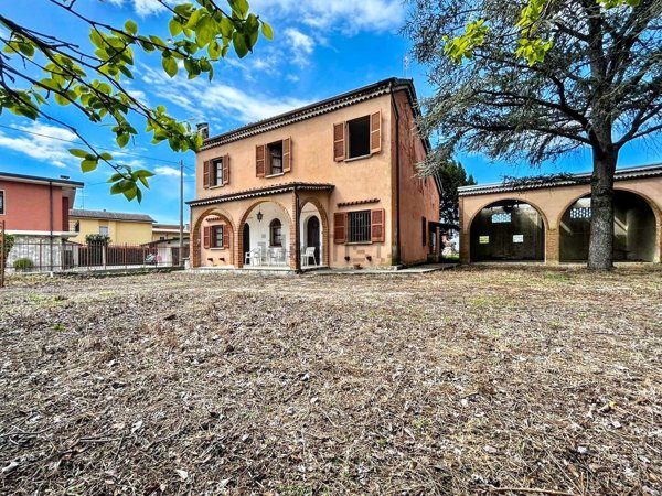 casale in vendita a Barbianello