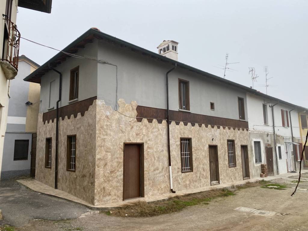 casa indipendente in vendita a Bascapè
