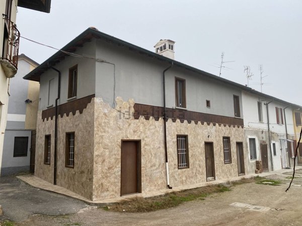 casa indipendente in vendita a Bascapè