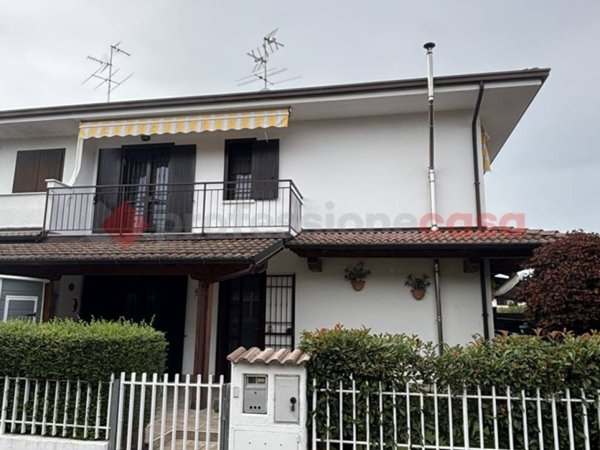 casa indipendente in vendita a Bascapè